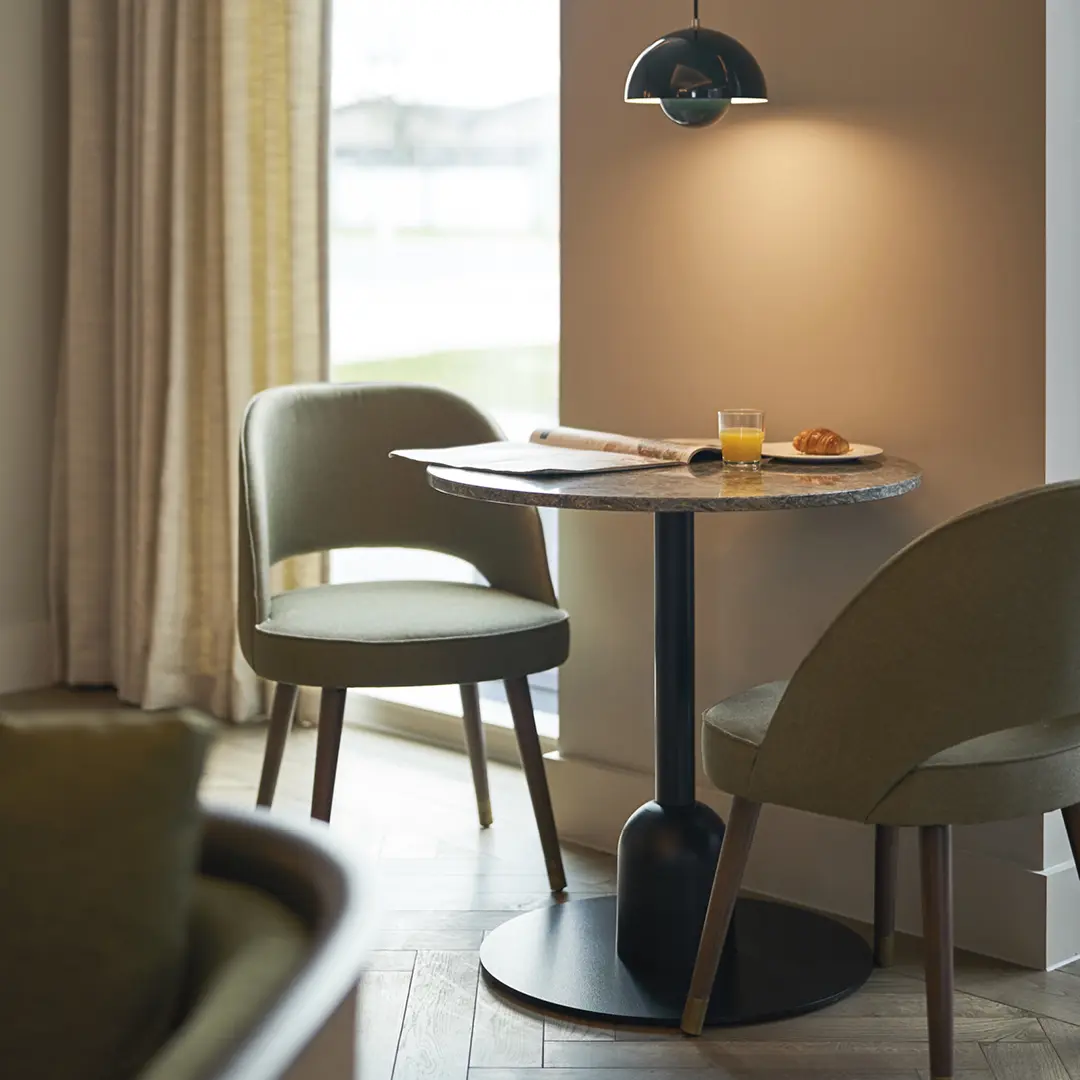 Compincar - project STAYBRIDGE SUITES LONDON - view table with croissant and newspaper