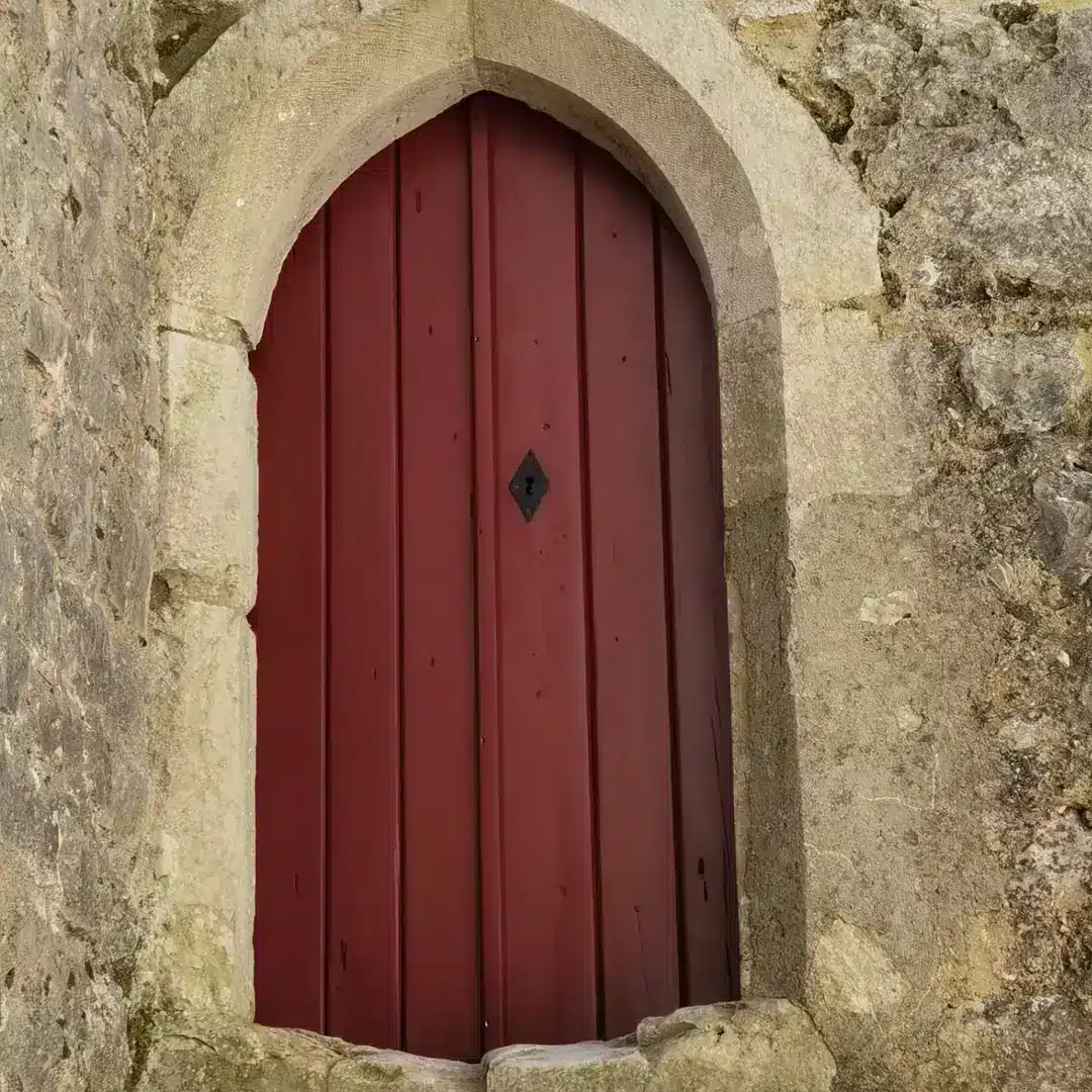 Compincar - project Ourem Castle - red door