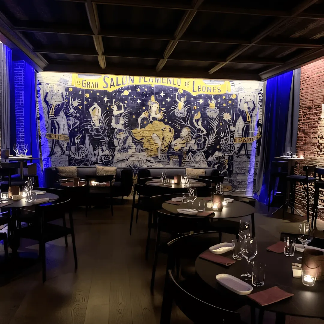 Compincar - project Flameno Leones Bar - blue tiles and black tables