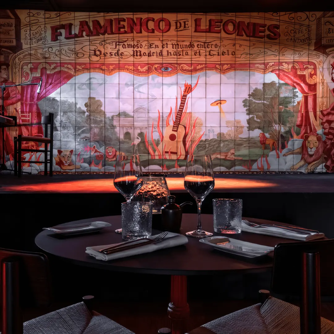Compincar - project Flameno Leones Bar - tiles and tables